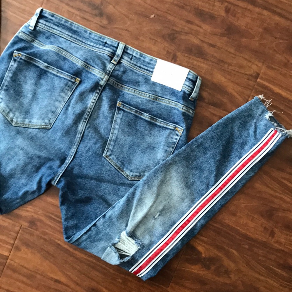 Zara | Skinny 32x32 distressed ripped light wash jeans